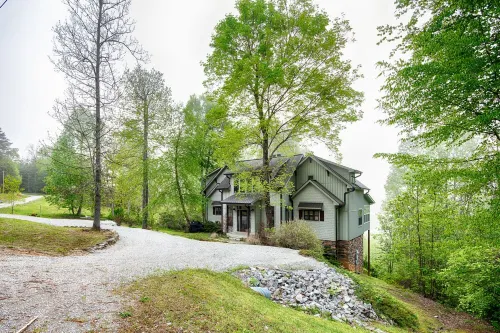 MerryN' Monroe Lake House with View of Dale Hollow Lake minutes to Sunset Marina
