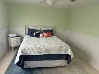 Island Cottage-Boat Ramp Nearby. Walk to Jug Creek Marina!