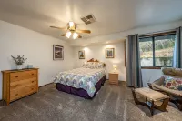 Next to Sequoia National Park Entrance and Pet Friendly!