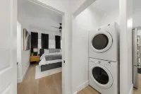 New 2 En Suite Bedrooms, Balboa Park,  Lux, 85" TV, Parking!
