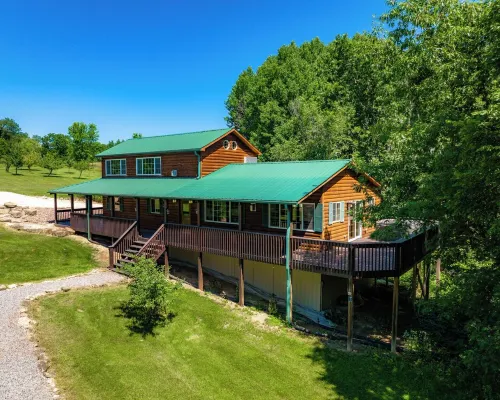 Romantic Secluded Cabin w/ Hot Tub, Private Driftless Escape Hotels in Freeman