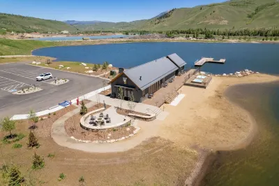 3 BR, 3 Bath Lux Mod Mtn Sngl Fam. Home- Near Skiing! Amenities! Monthlys Avail. Hotel in zona Dillon Reservoir