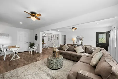 Luxurious Modern Farmhouse 3BR/2BA