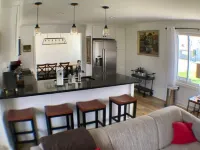 Comfortable, newly renovated home, walk to beach!