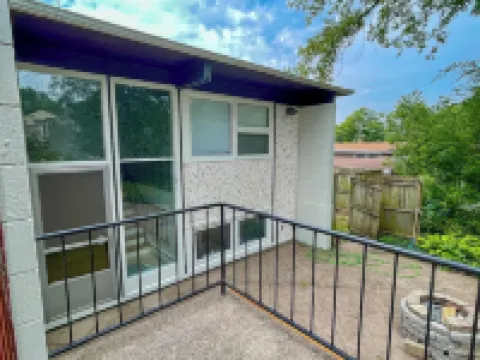 Mid-Century Prairie House by SU W/espresso/coffee bar, workspace & fast Wi-Fi