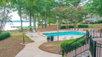 Lakefront cottage 9th green of Reynolds Lake Oconee Great Waters golf course - Pools