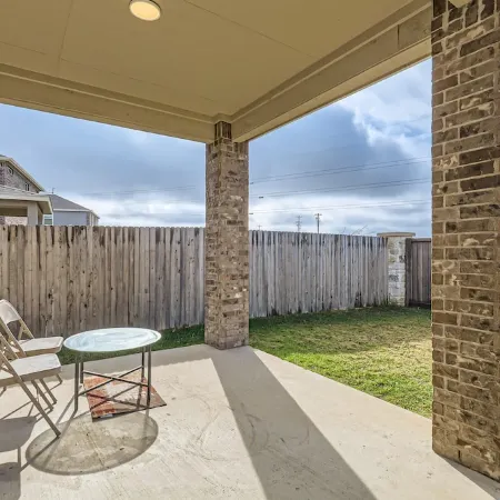 Serenity Haven: Charming 5 Bed with Moden Amenities