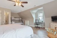 Dog Friendly, 370+ ft of Waterfront, Dock Access and Kayaks!