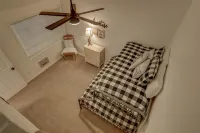 Cozy Mountain Getaway - 2 Bedroom + Loft