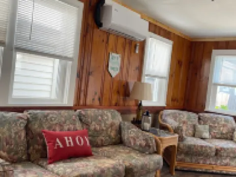 Cottage in the heart of Beach haven! Hotels in Beach Haven