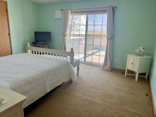 Lake Front Cottage Perfect for Fisherman, Birders,  and Family Vacations.
