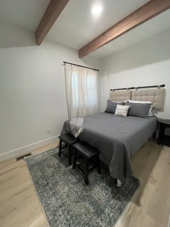 Newly Remodeled 3-bedroom house with Amazing Views of the Lake!