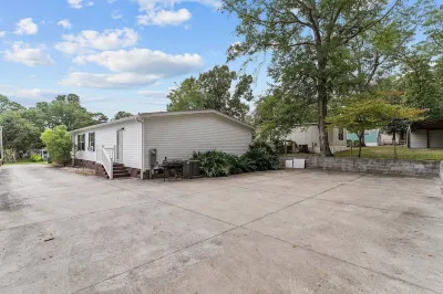 Kimmie's Place- 6 mins to Beach, Pet Friendly, Entertainers dream! Sunset Beach Waterfront Park附近的飯店