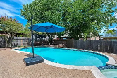 Tranquil Home with Pool sleeps 8