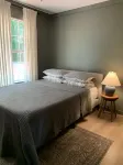 Cozy lakeside cottage- fire pit/lake access