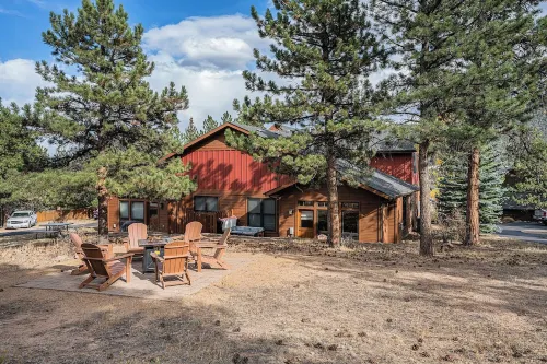 Bobcat Bunkhouse in Estes Park-3 Bed Family Retreat with Wi-Fi A/C Games Hot Tub - 4 stjerner