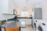 Cheerful 2 Bedroom Steps to the Sand فنادق في Seal Beach