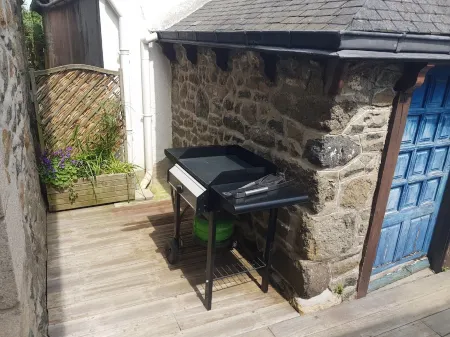 Typical house for 6 people, quiet location 1km from the beach