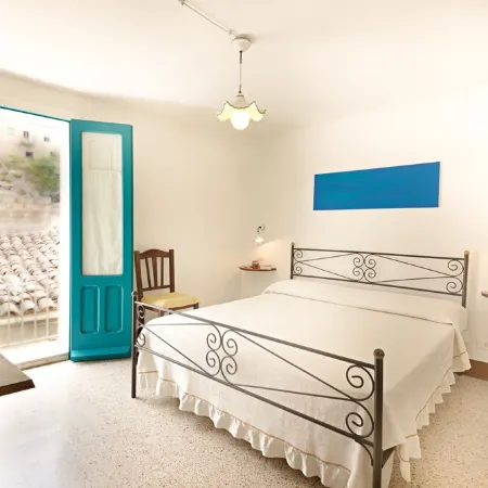 Rooftop house in the center, 2/4 guests, free illimited WIFI, free parking