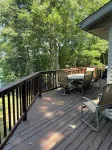 Escape to Paradise: Your dream vacation awaits in our stunning lakefront rental!