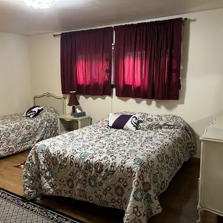 Close to town, the college and a beautiful serene surrounding Отели в г. Уайз