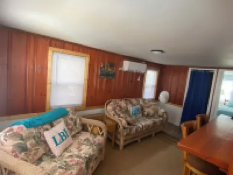 Charming 2-bedroom cottage in delightful Beach Haven Hotels in Beach Haven