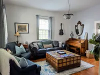 1920s bungalow near river, 8 min to DT AVL!
