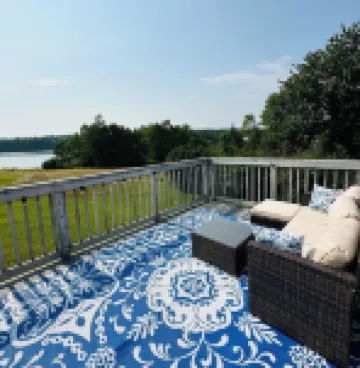 Charming 3-bedroom cottage in Roque Bluffs with ocean access and fire pit