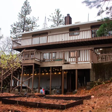 Mountain Cabin w/ Gorgeous Forest Lounge & Hot Tub