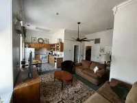 Brickhaven Loft on Historic Main Street - walk to Spring River, State Park, more Hotel di Mammoth Spring