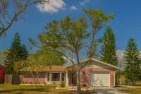 Charming Florida bungalow with pool and fenced-in yard. - สระว่ายน้ำส่วนตัว