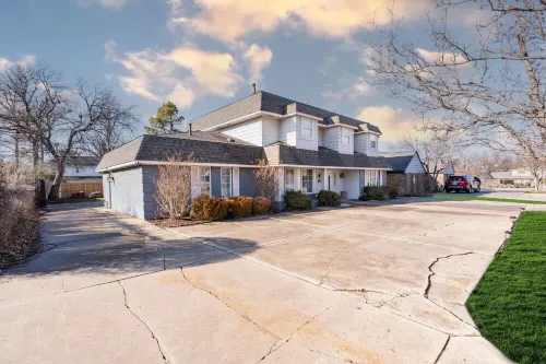 LAKE HEFNER 🎣 SWIMMING POOL 🏊 HOT TUB GAME ROOM 🎱 POOL TABLE 🐶