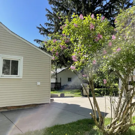 Gorgeous Ranch Home in Beautiful Westlake Ohio- No Cleaning Fee!