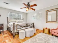 The Blue Water Bungalow! Waterfront w/ private beach!