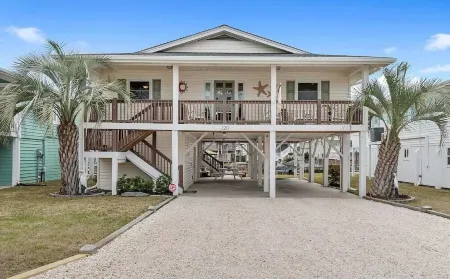 Premiere Location! Canal Front, Dock, Easy Beach & Pier Access