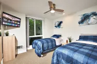 Newly Renovated, Walk to the Beach, Direct ocean view from Master and the Deck