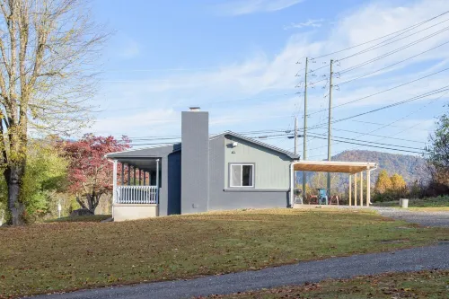 4 min 2 Casino, Romantic Getaway, Soaking Tub, 2 King Beds, Near Polar Express