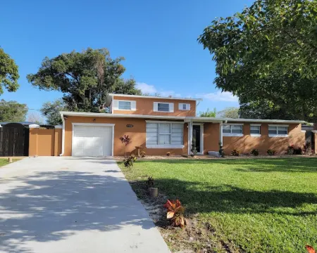 Large house Jacuzzi Tub in Master bedroom Hotels in Cocoa