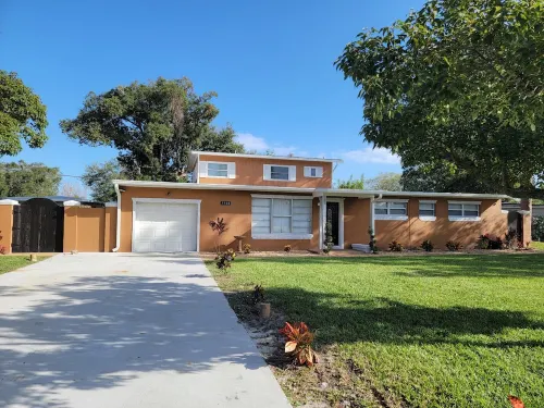 Large house Jacuzzi Tub in Master bedroom