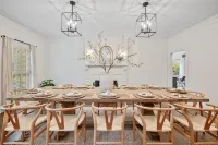 *Newly Renovated Luxury Designer Farmhouse on a 35-Acre Farm, Private and Gated!