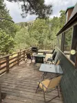 Enjoy a Cozy Cabin Near the Lake! Sleeps 8,  4 Beds.