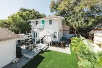 An Art-Filled Garden Apartment Near Parks and Downtown