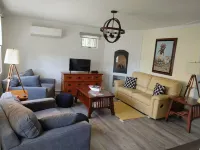 Cozy Cottage with stunning views of Stover's Cove.