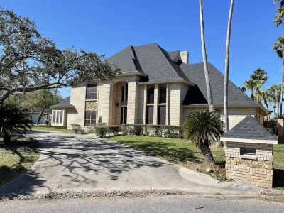 Breathtaking, Lakefront, Pool, Private, big group, birds viewing Hotels near Harlingen Soccer Complex