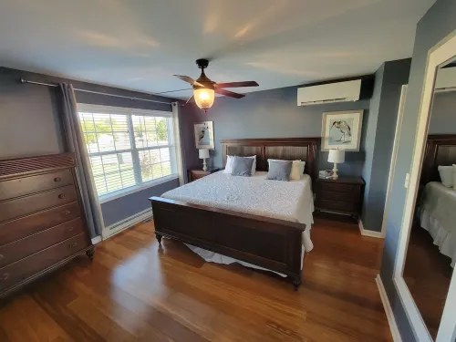 PRICE DROP - HIGHLY RATED! Cozy, single family home close to beach and golf