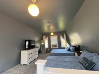 Adorable Tiny House in heart of Ellicottville - minutes to ski, walk to town