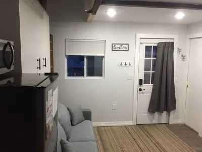 Studio Condo (Newly Renovated) - 150' to Beach 20 min to Portland