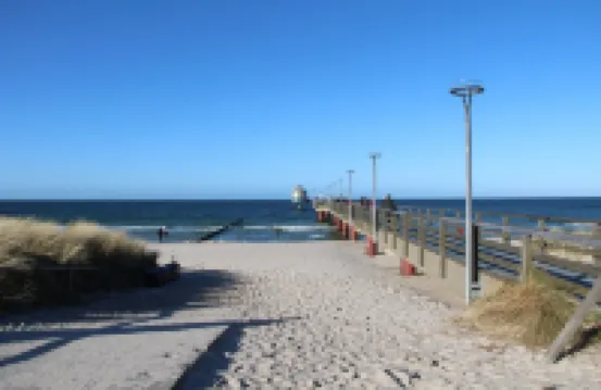 Light-filled, comfortable apartment in a quiet central location - close to the beach