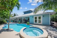 Pool House 1/2 Mile From Downtown Stuart