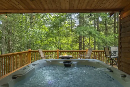 Sunrise Retreat! Hot Tub+FirePit, Fireplace, Game Room, Resort Access, Skiing!